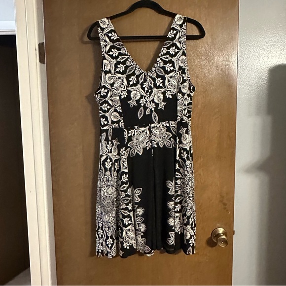 Venus Black Pattern Dress - Picture 4 of 4